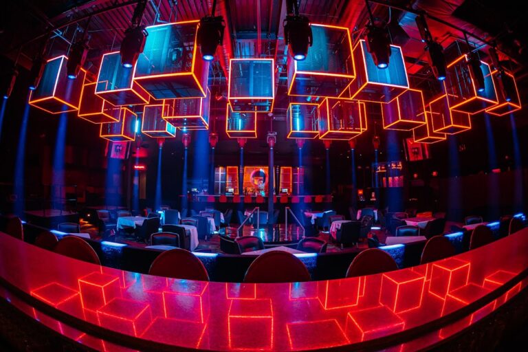 photo.html 258 768x512