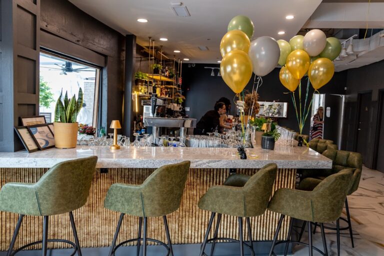 photo.html 354 768x512