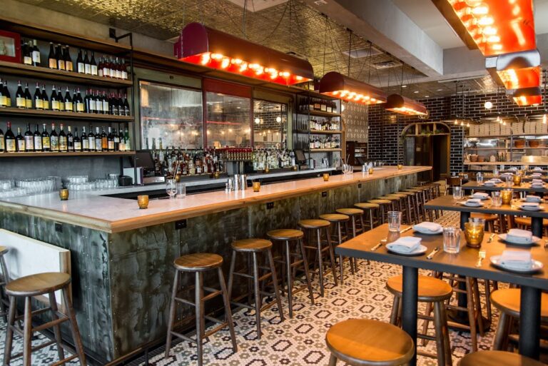 photo.html 432 768x513