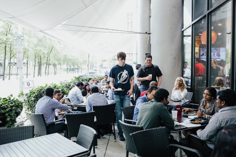 photo.html 933 768x512