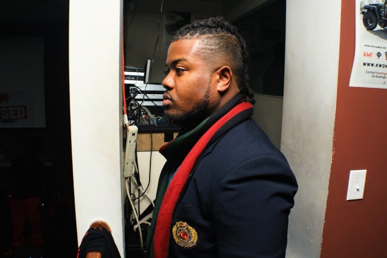 photo.html 935 768x512