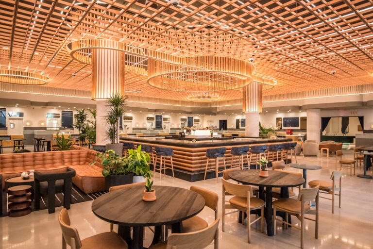 photo.html 942 768x513